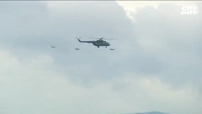 Самолети и вертолети прелитат над София