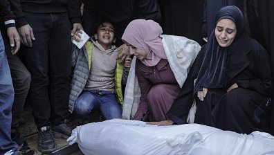 Кой ще живее и кой ще умре: Изборът е на лекари в Газа, които са в Ада за медиците