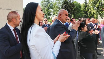 Депутати и привърженици на ГЕРБ се събраха в подкрепа на Борисов