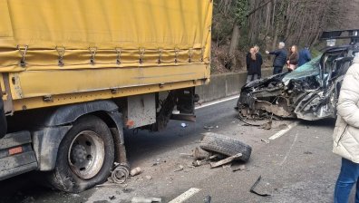Тежка катастрофа блокира пътя Асеновград - Бачково