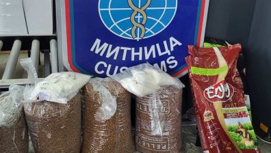 Митничари откриха 3,6 кг метамфетамин в кучешка храна на Дунав мост 2