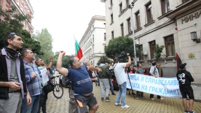Протестиращите в София смениха тактиката