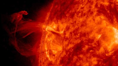 Регистрираха две мощни слънчеви изригвания в последните 24 часа