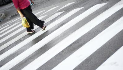 Жена е блъсната на пешеходна пътека в Казанлък