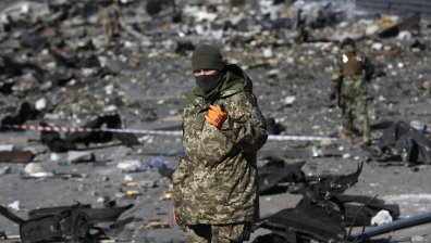 Бомбардировките не спират, Зеленски е готов да обсъди с Путин статута на Крим и Донбас