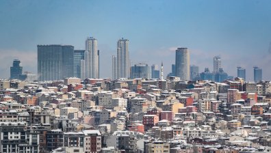 Студ парализира Европа: Вряла вода замръзва във въздуха, напукаха се жп релси