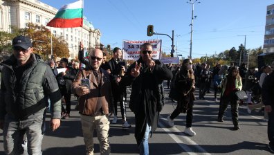 Протестиращи срещу "зелените сертификати" блокираха центъра на София
