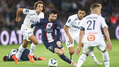 Червен картон и сбиване: Неймар донесе победата на ПСЖ срещу "Марсилия"