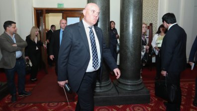 Гешев поиска оставката на прокурора, чийто син тероризира перничани