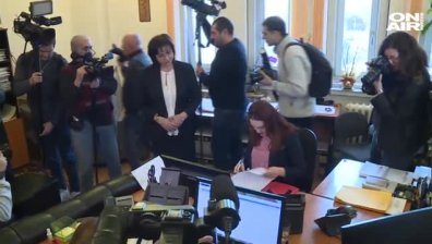 Корнелия Нинова "атакува" правителството с 80 подписа!
