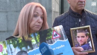 Почернената майка на загиналия Филип: Подиграват се с паметта на децата ни