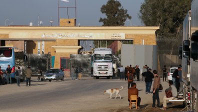 Борба за живот: Разграбиха камионите с хуманитарна помощ в Газа