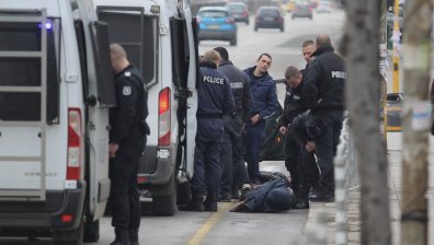 След гонка с полицията задържаха трима на бул. "Тодор Александров"