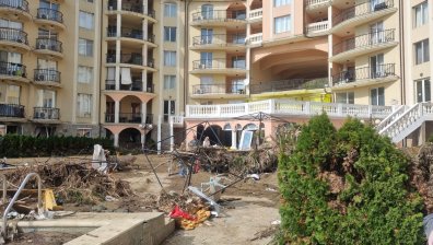 "Купих вилата да съм далеч от войната": Украинци с жилища на Елените ще съдят България