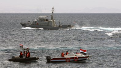 Израелски кораб беше ударен в ОАЕ, вероятно от иранска ракета