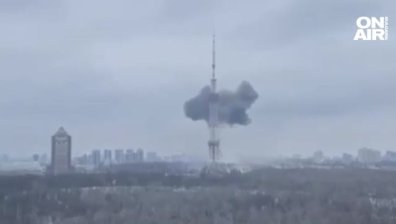 Ракета удари телевизионната кула в Киев (+ВИДЕО)