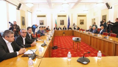 БСП, "Продължаваме промяната", ГЕРБ и ДПС обсъждат мерки срещу икономическата криза