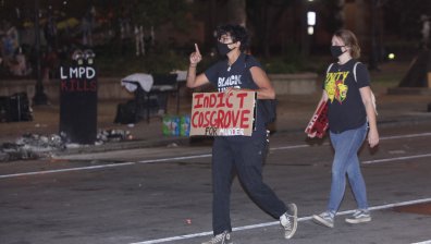 Полицаи са простреляни на протест в американския град Луисвил 
