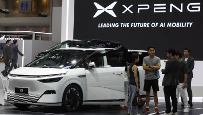 Китай се похвали с първата кола без гравитация с "космически диван" в салона