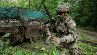 Украйна уби трима души и рани други 7 при атака в Крим