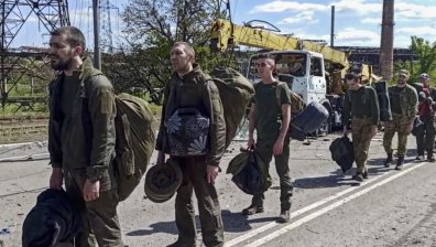 Държат бойците от "Азовстал" като военнопленници, Киев иска да ги размени с руски