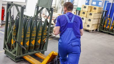 ЕК дава €500 млн. за ускорено производство на боеприпаси