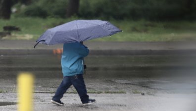Жълт код за бури и силни валежи в почти цяла Западна България