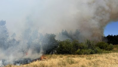 Пожарът в района на Самоков се разраства