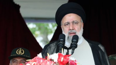 Хеликоптерът на Раиси се е запалил след удар във възвишение
