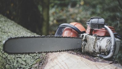 10-годишно дете открадна моторен трион и инструменти от къща в Добричко