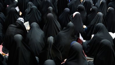 Иран: Ученички и студентки без хиджаб няма да се допускат до занятия