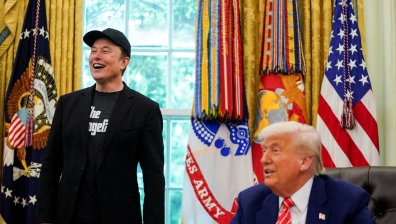 Приятелството между Илън Мъск и Доналд Тръмп срина лоялността към Tesla