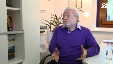 Демокрацията в Турция е в беда, алармира писател в изгнание