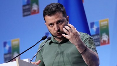 Зеленски видя отблизо щетите в Одеса и обяви: Търсим ПВО системи, за да защитим града