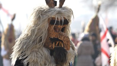 София се потапя в духа на "Сурва" с дефиле и магия на маските