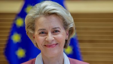 Урсула се поправи, очаква Радев на лидерската среща, а не Кирил Петков