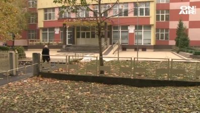 Заради момиче: Жесток побой над момче в училищен двор в Русе