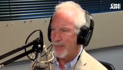 Американски радиоводещ и антиваксър почина след усложнения от Ковид-19