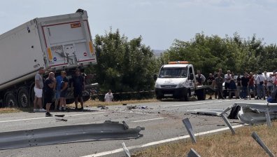 Шофьорът на ТИР-а от АМ "Тракия" остава в ареста, грози го затвор до 15 години