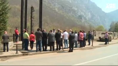 Семействата на загиналите деца в Лим почетоха паметта им
