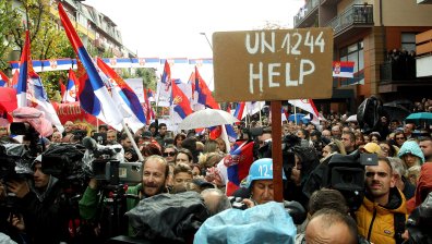 Сърбия и Косово си "стиснаха ръцете" за регистрационните номера