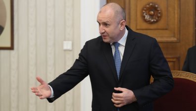 Радев дава папката на ГЕРБ след броени часове - кабинет или избори?
