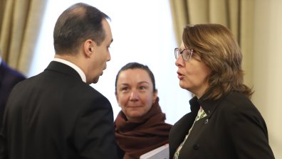 Тежки обвинения и сигнали: Весела Чернева водела собственика политика с РСМ?