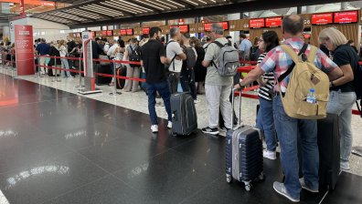 Отменени полети и хаос заради лошо време в Истанбул