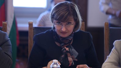 Депутатите гласуват Анна Александрова да поеме председателство на правната комисия