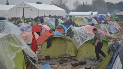 Хиляди мигранти в Идомени чакат отваряне на "Балканския маршрут"