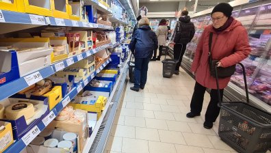 На едро: Сиренето и краставиците поскъпват, пилешкото и олиото поевтиняват