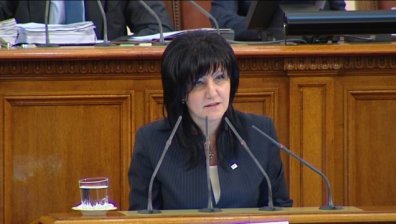 Цвета Караянчева сезира ОИК в Кърджали заради включване на непълнолетни в предизборна кампания