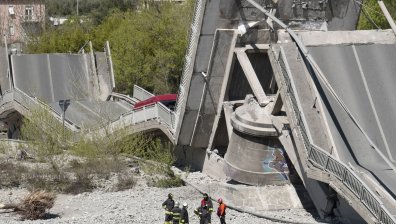 Мост се срути в Северна Италия, има ранени (+Видео)