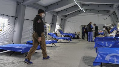 Лекари извадиха невзривена граната от гърдите на украински войник